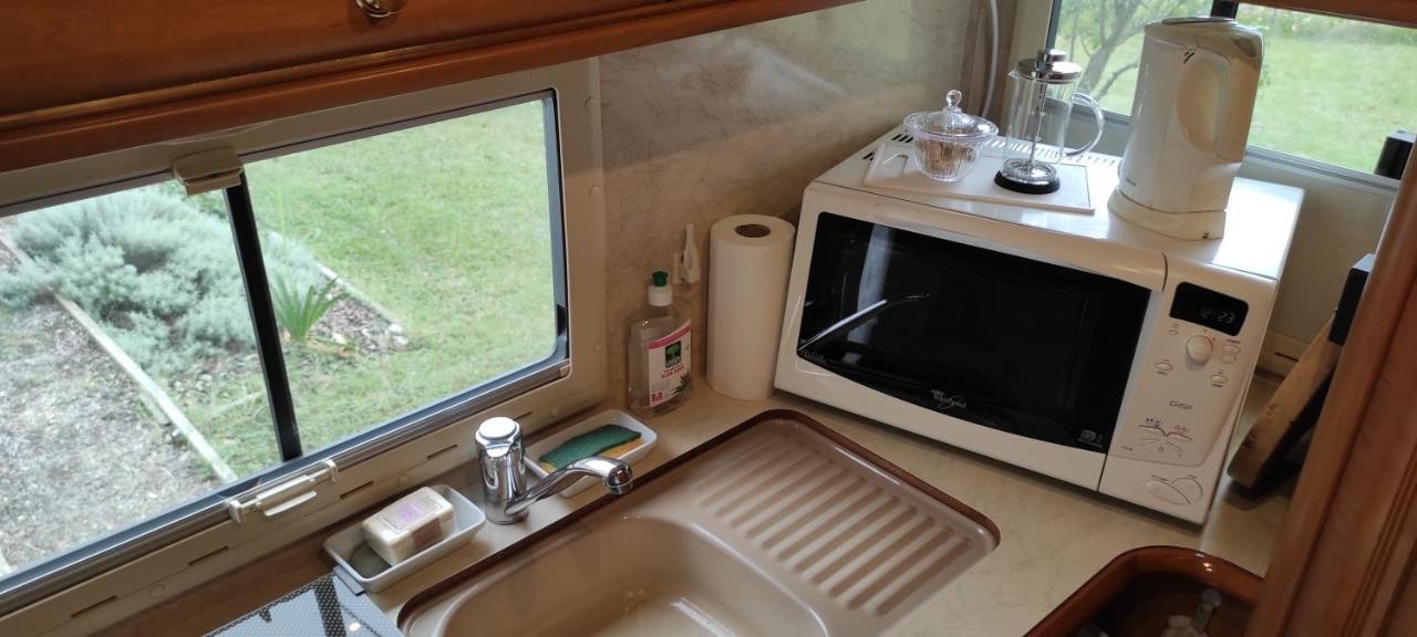 Labessiere-Candeil Charmant Camping-Car A La Campagne מראה חיצוני תמונה