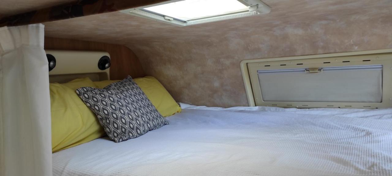 Labessiere-Candeil Charmant Camping-Car A La Campagne מראה חיצוני תמונה