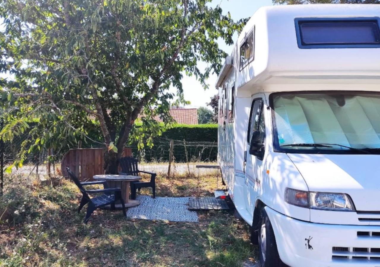 Labessiere-Candeil Charmant Camping-Car A La Campagne מראה חיצוני תמונה